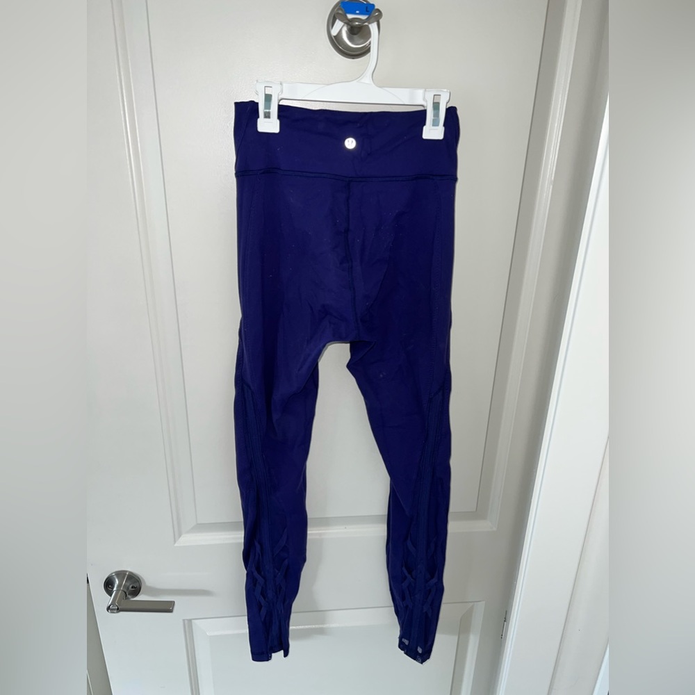 Lululemon 28” leggings. Diamond pattern on ankles